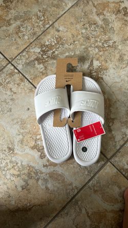 Nike Women’s Slides BRAND NEW Size 8