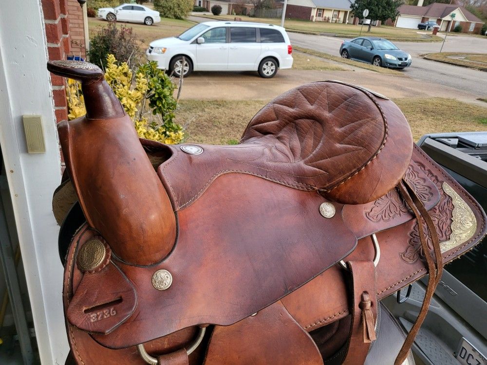 3 SHOW Saddles