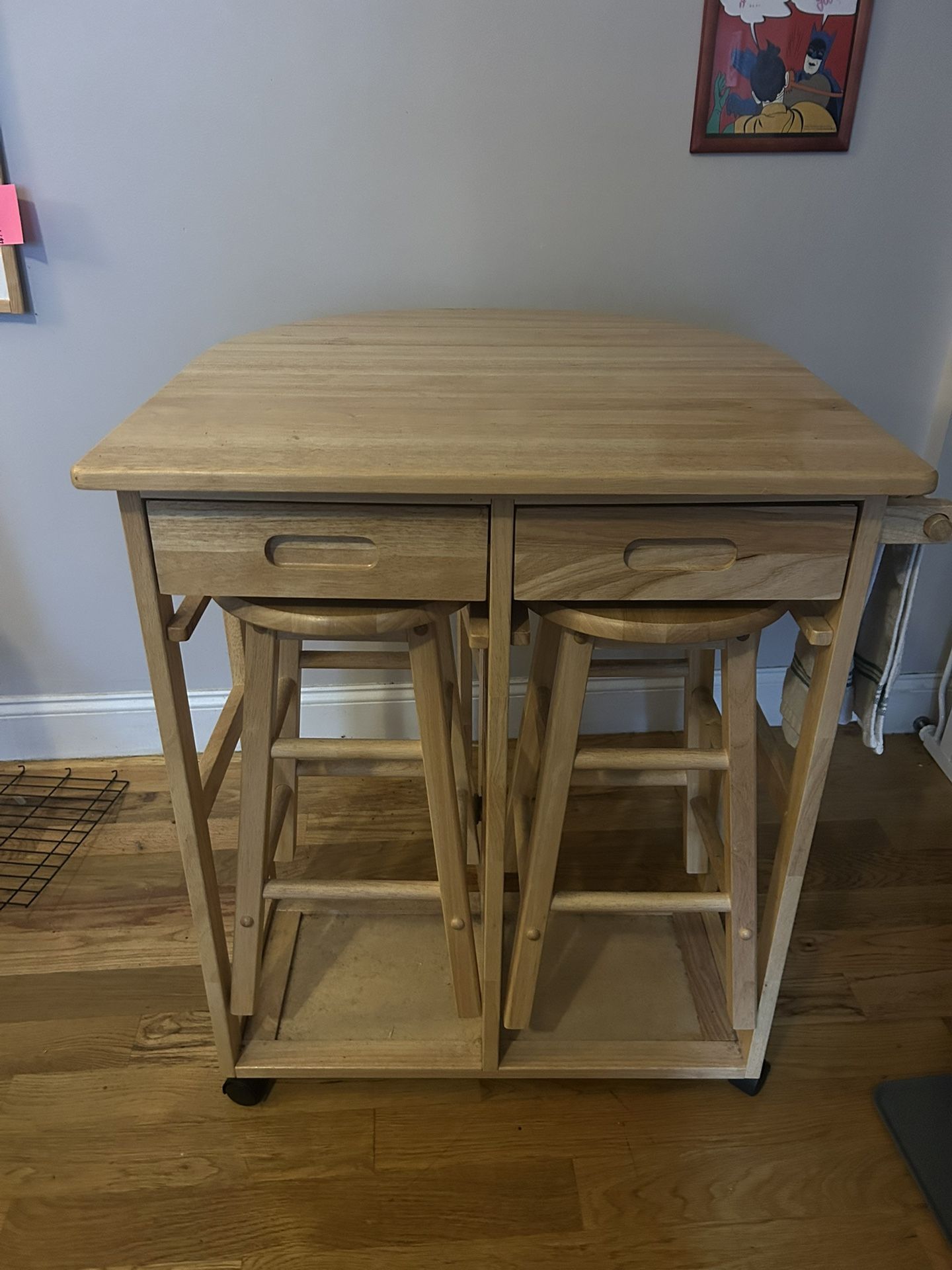 Counter With Leaf And Stools