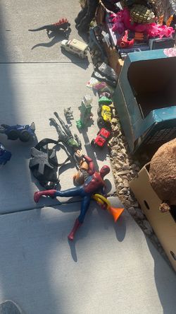 Free 2 boxes of toys 1 box of stuffed animals. no holds curbside