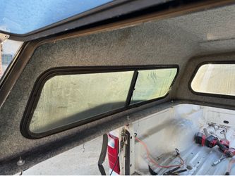 2004 Ford Ranger camper shell 400 bucks or best offer