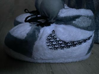Grey nike slippers