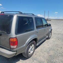 2000 Ford Explorer
