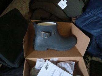 Chooka Womans-rainboots Grey Color,New Chooka Eastlake Shortie Size 8. Must Pick Up If Interested