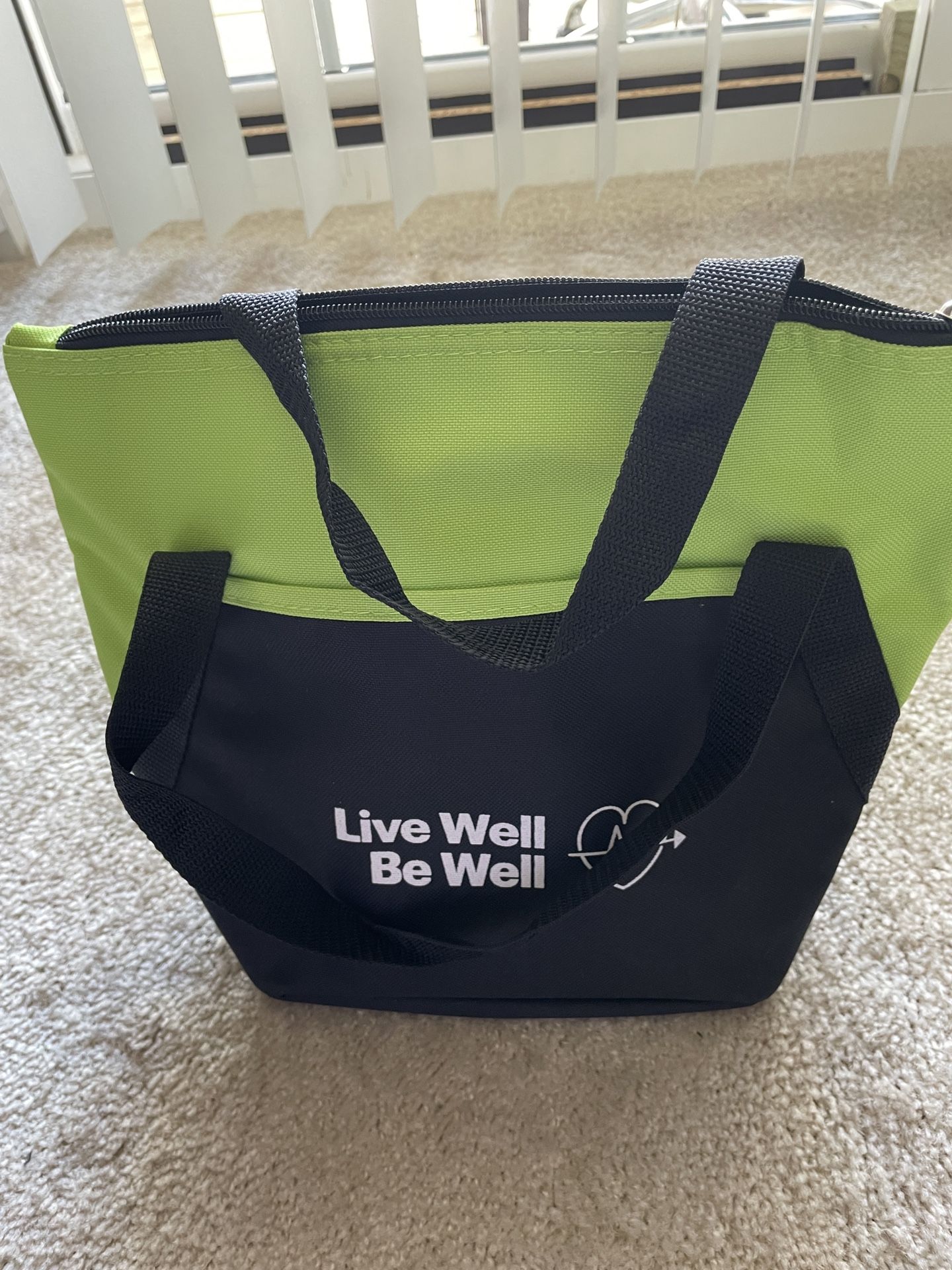 New! Nice Insulated Lunch Bag Tote - Hot/Cold - Green/black - Handle - 10” H X 5.5” W X 12.5