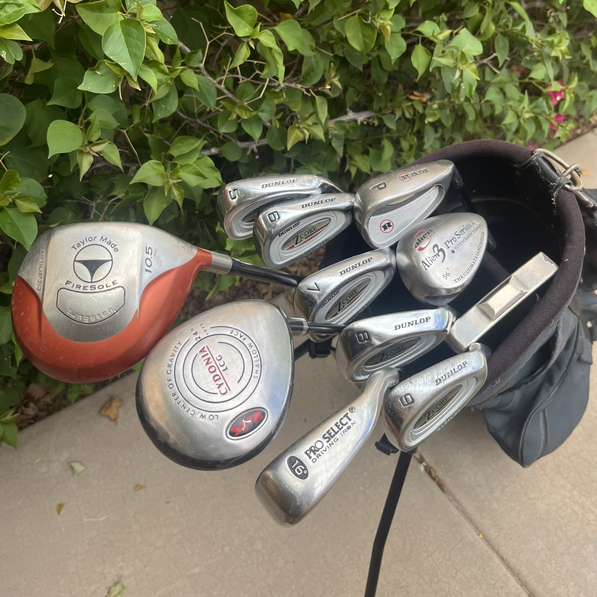 Men’s Golf Club Set With A Golf Bag - TaylorMade, Dunlop
