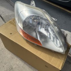 Toyota Yaris Passenger Headlight 