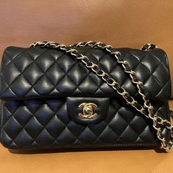 Quilted Black Lambskin Classic Medium Double Flap Shoulder Handbag. 