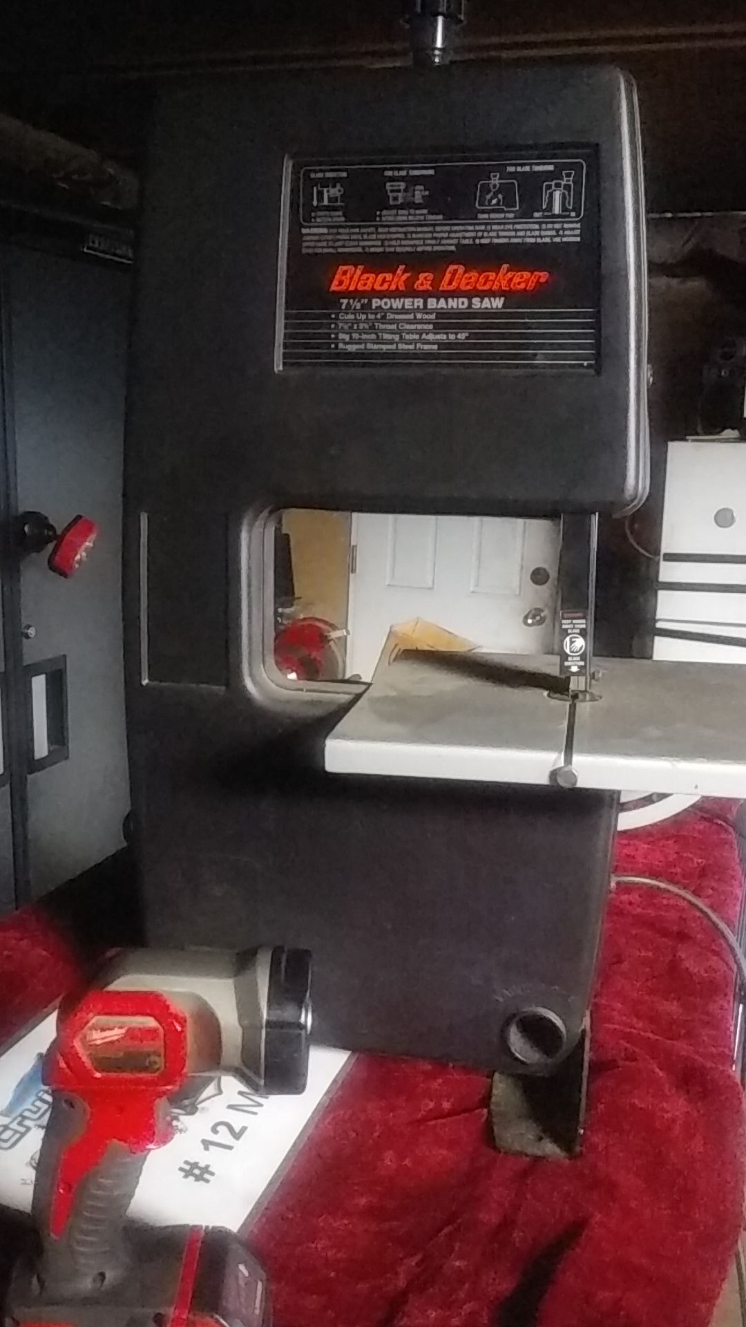 Black & Decker 7 and 1/2 inch power band saw for Sale in Schiller Park