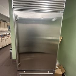 Sub-Zero 650 Stainless Steel Refrigerator/freezer
