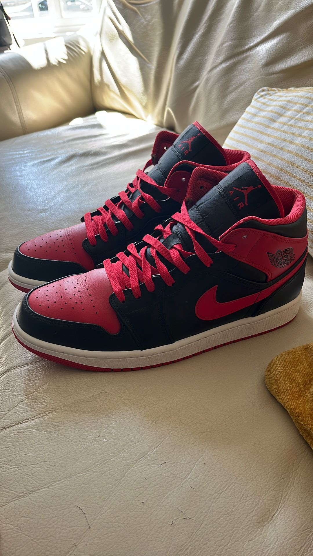 Air Jordan 1 MID