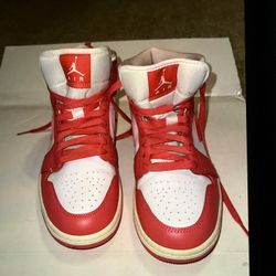 Nike Air Jordan 1 Retro Sneakers Women’s 9 Mid Strawberries & Cream BQ6472-186