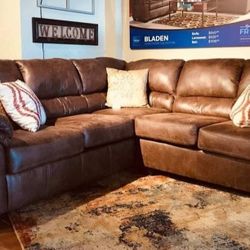 [OM] 🟪 Only $45 initial then take it home 🏡 Brand new// Bladen 3 Piece Couch