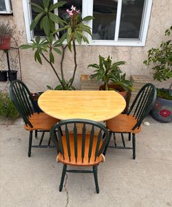 Kitchen table/3 chairs