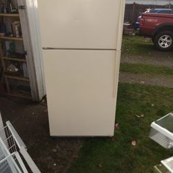 Good Working Garage back Up Refrigerator 