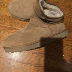 UGG MEN SLIP ON