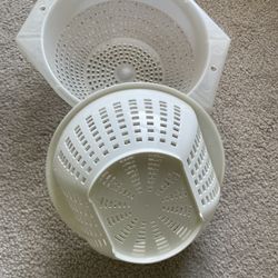 Like NEW! 2 Colanders / Strainers - white plastic 