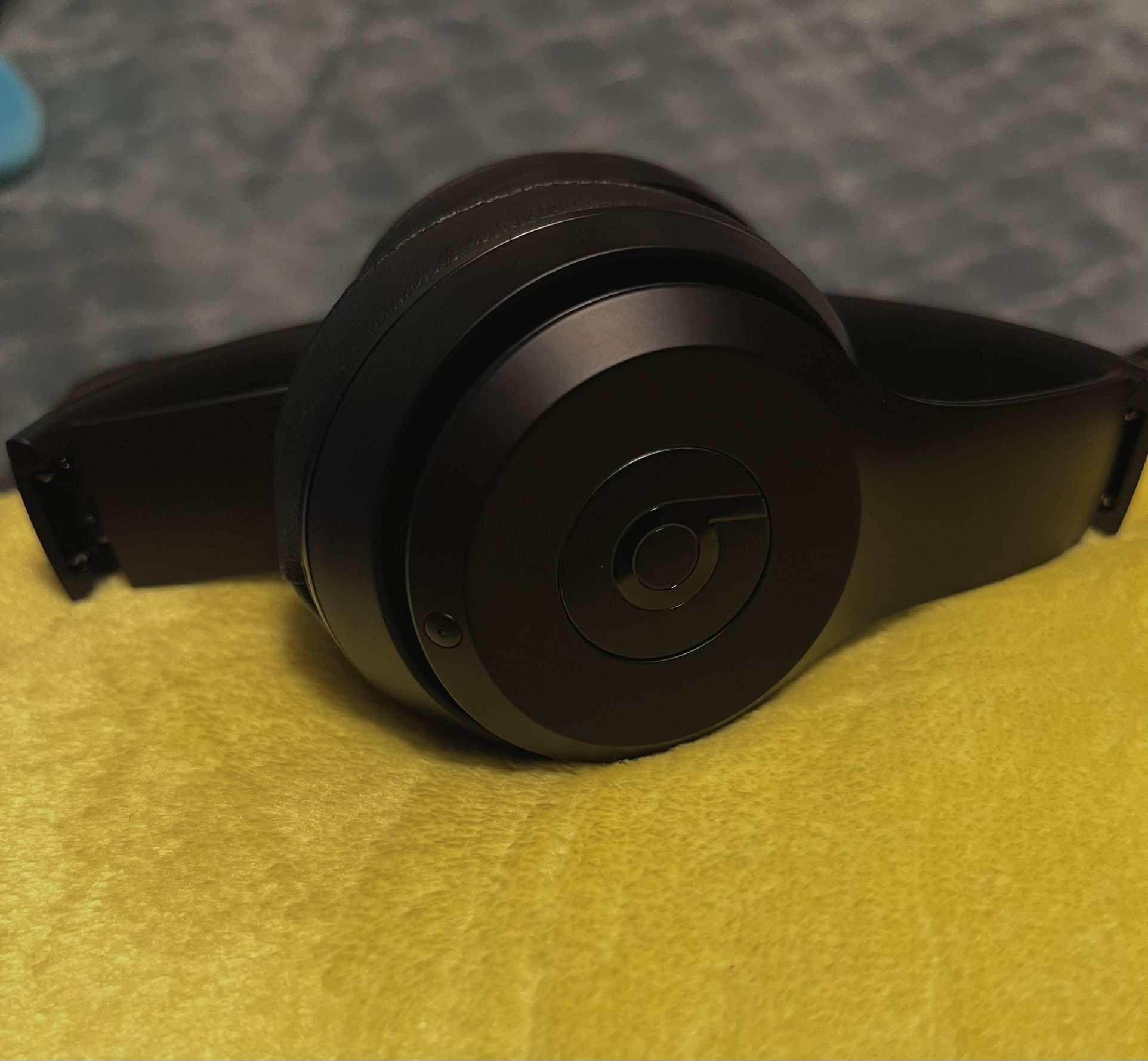Solo3 Beat headphones (serious buyers only)