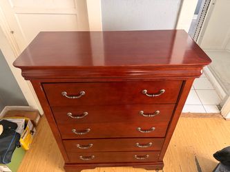 Dresser and night stand complete set.