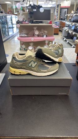 New Balance 2002 R