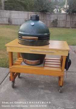 Big green egg. large with table and all accessories