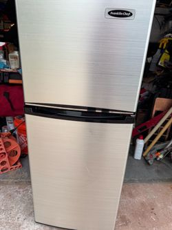 Franklin Chef mini fridge