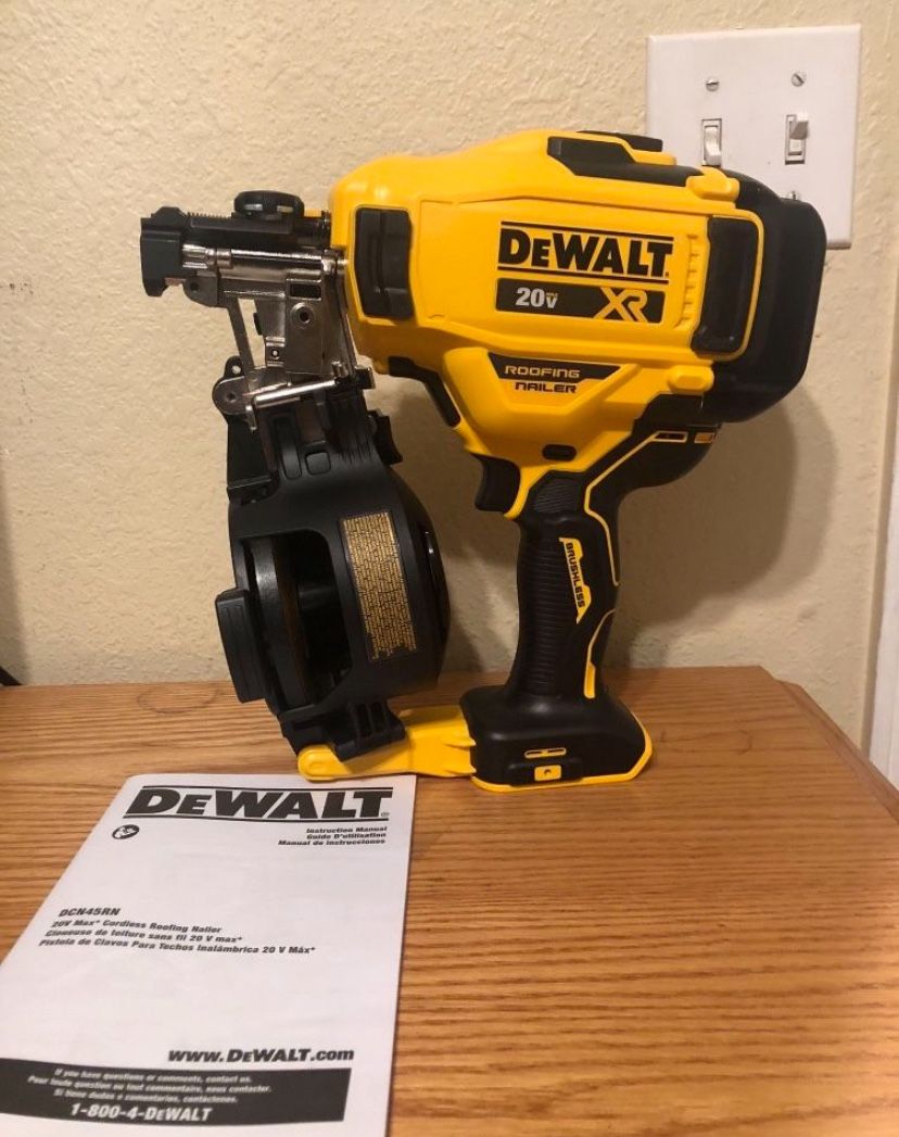 Dewalt Roofing Nailer 20 Volts Brushless DCN45RN Nueva