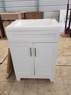 BRAND NEW Style Selections Kirkman 24-in White Single Sink Bathroom Vanity White Cultured Marble Top