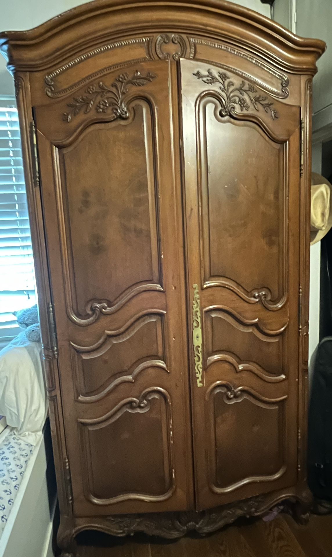 French Country Henredon Ornate Two Door Armoire for Sale in Miami, FL