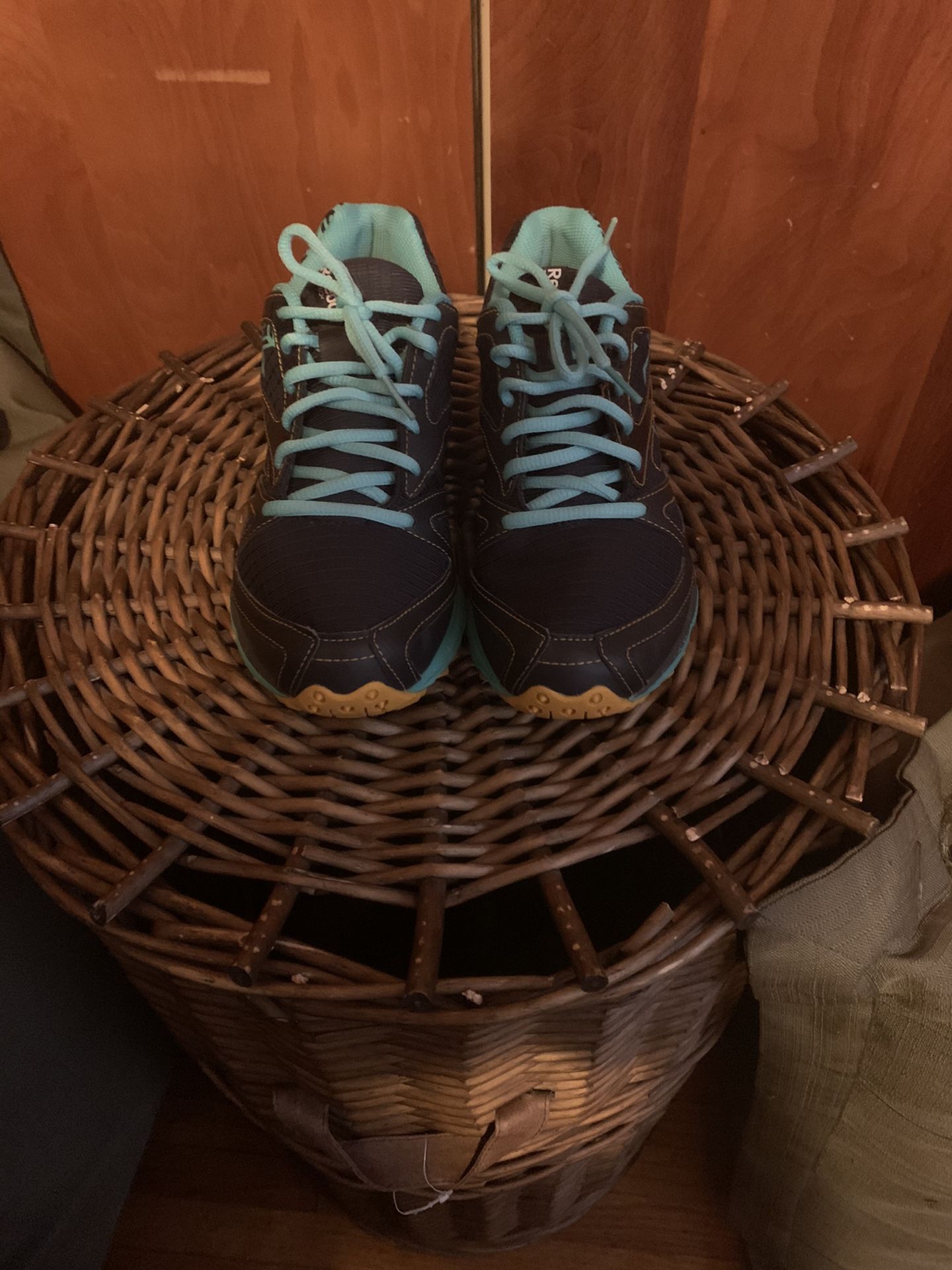 Reebok like new size 7.5 womens