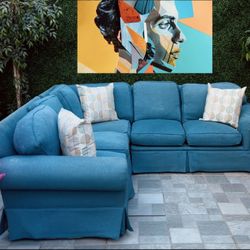 (Free Delivery 🚚) Blue Calico Corner Sectional Couch