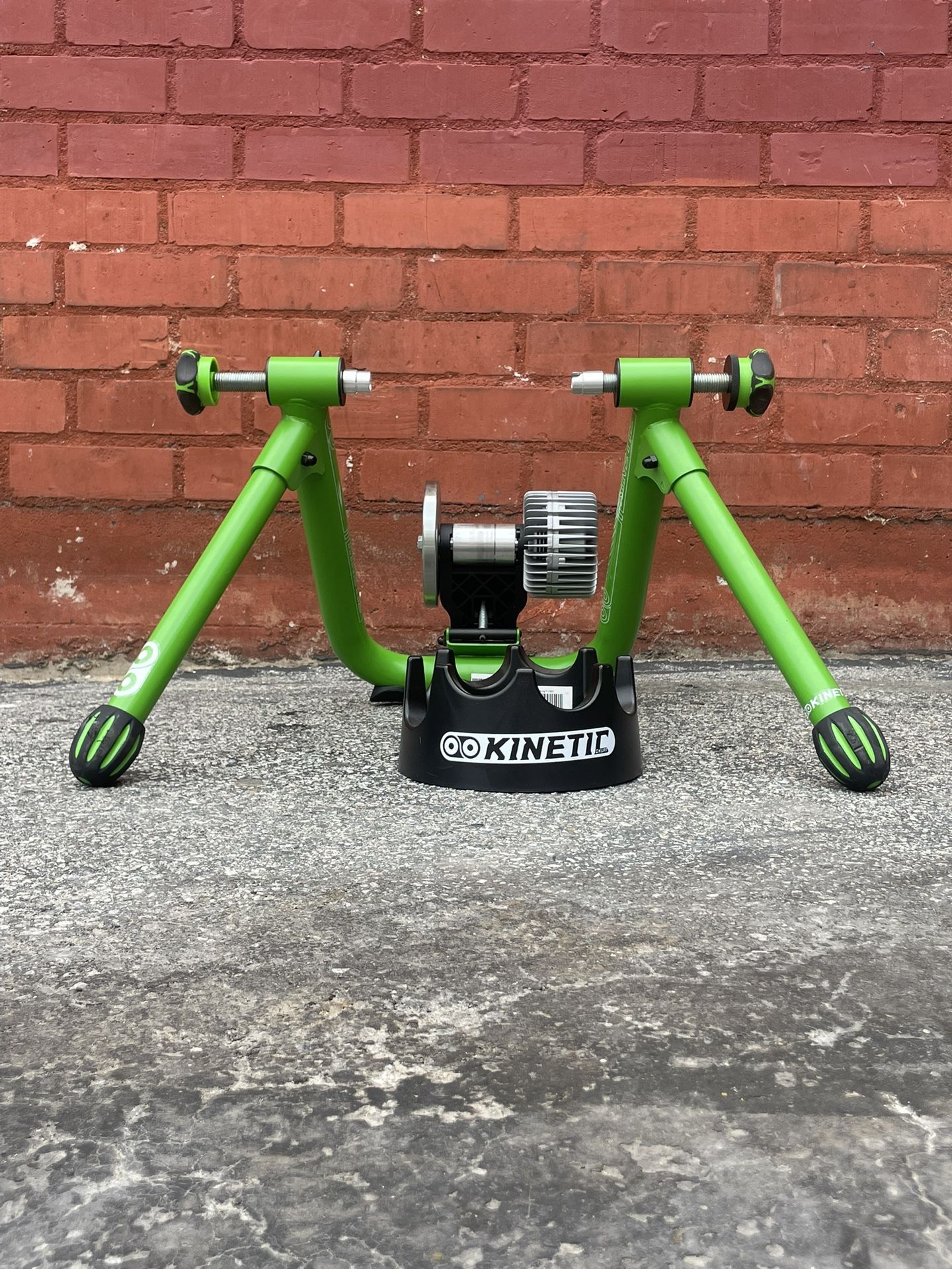 Kinetic Road Machine Smart Bike Trainer (FREE RISER BLOCK!)