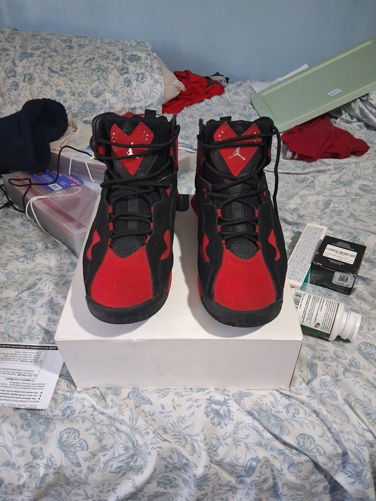 Air Jordan True Flights! Black University Red