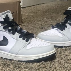Jordan 1 Mid Light Smoke Grey Size 7 In Women