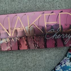 Urban Decay Naket Cherry Eyeshadow Palette 