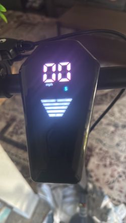 V10 e scooter 45 kilometers and 28 miles per hour