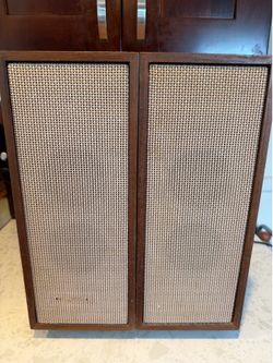 Vintage Craig 1502 mid-century modern (MCM) table-top radio