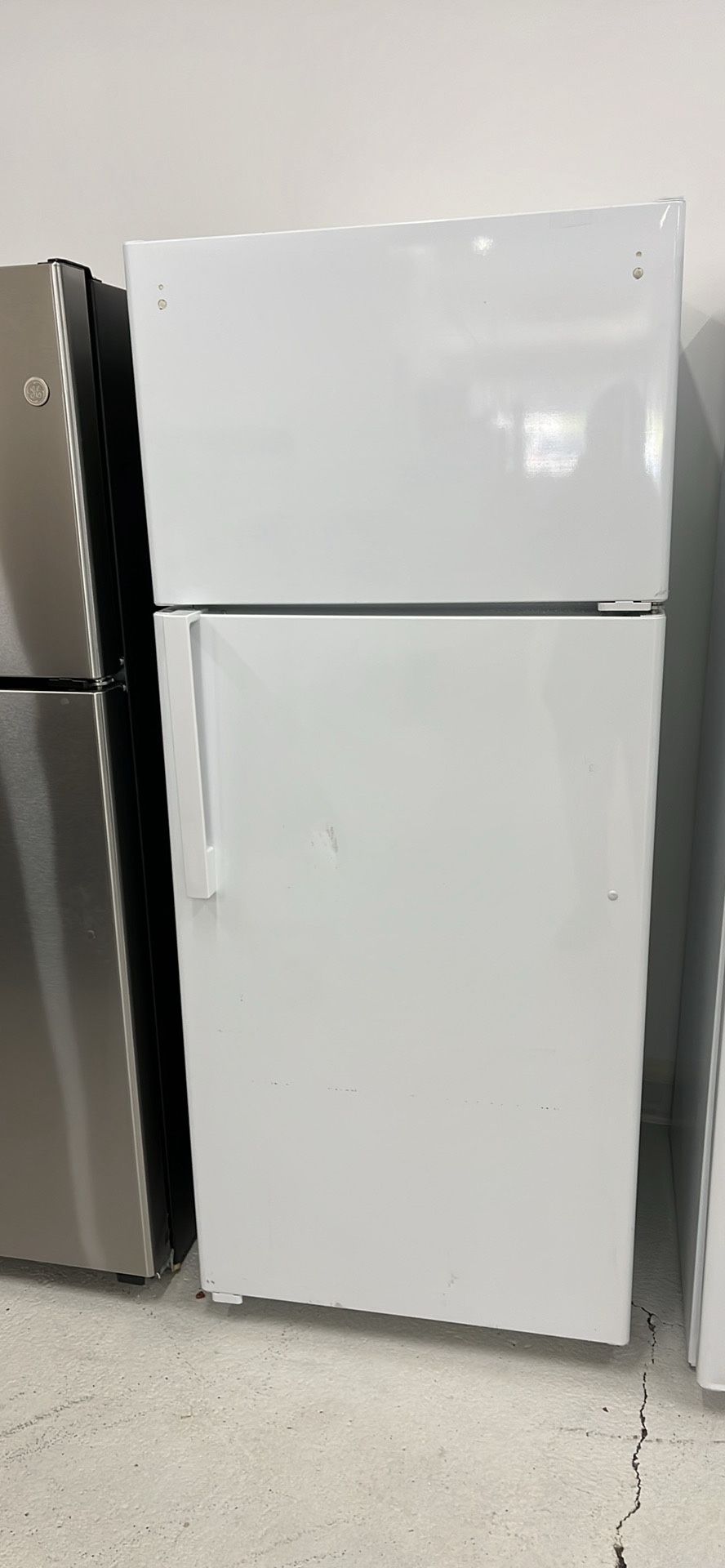 💥Great Saving💥 17.5 cu. ft. Top Freezer Refrigerator in White