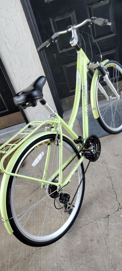 Schwinn solitaire city series deals bicycle