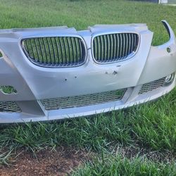 07 e92 335i oem silver used front bumper pre lci with chrome kidney grill and carbon fiber inserts.