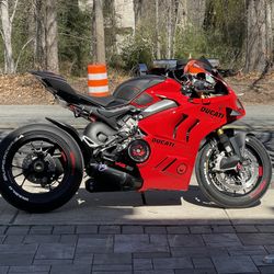 2022 Ducati Panigale V4S