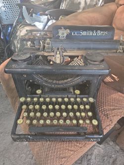 L.c Smith and bros vintage typewriter