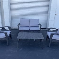 Outdoor 4-Piece Wicker Seating Set with Cushions