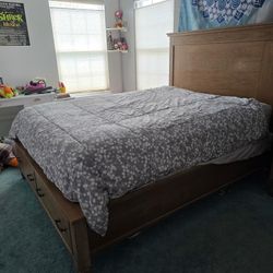 Bedroom Set (3 Pieces)