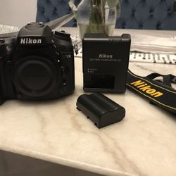 Nikon D7100 D 7100 Body Charger Bag Strap