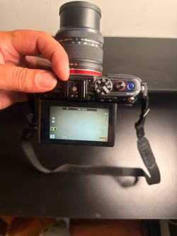 Olympus PEN E-PL8 Mirrorless Camera + 14-42mm Zoom Lens