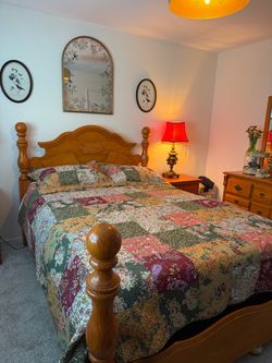 All wood Classic Bedroom Set