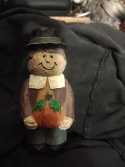 Vintage Thanksgiving woodcarved pillgrim decor