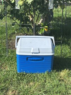 RUBBERMAID,COOLER