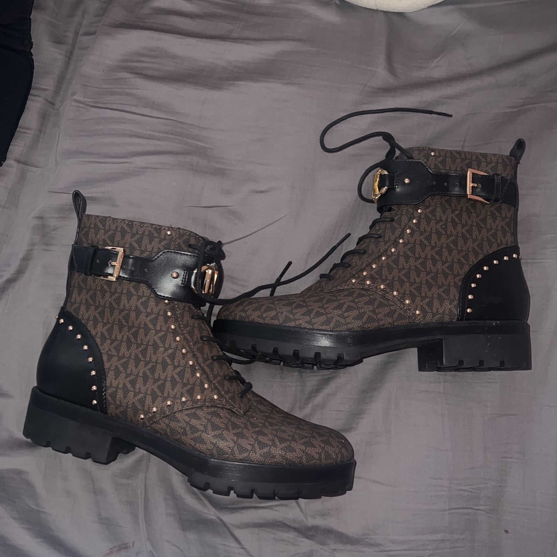 Size 9 Michael Kors Boots (Never Been Worn) display picture 2